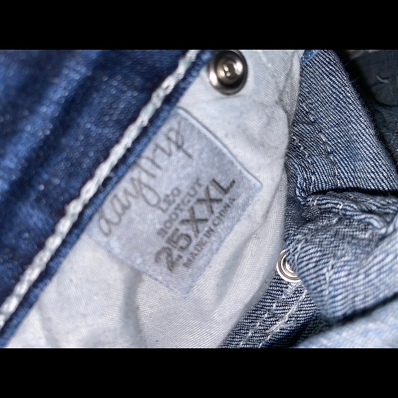 Buckle Daytrip Leo Bootcut Jeans Dark Wash - Picture 9 of 12